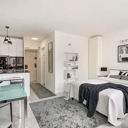 Apartment Plac Grzybowski Studio Near Metro Swietokrzyska By Renters *